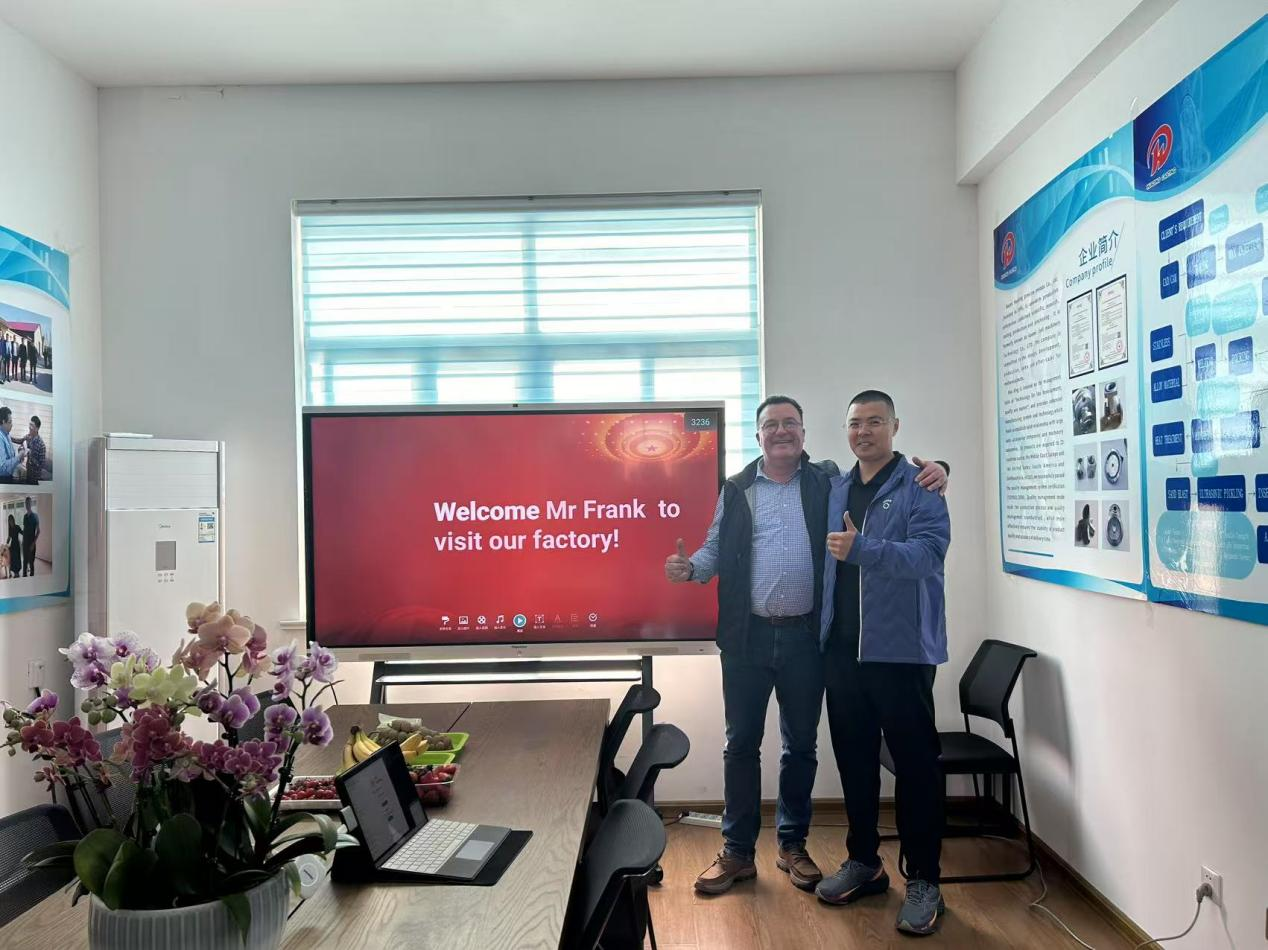 Khách hàng Bỉ đã đến thăm nhà máy hai lần