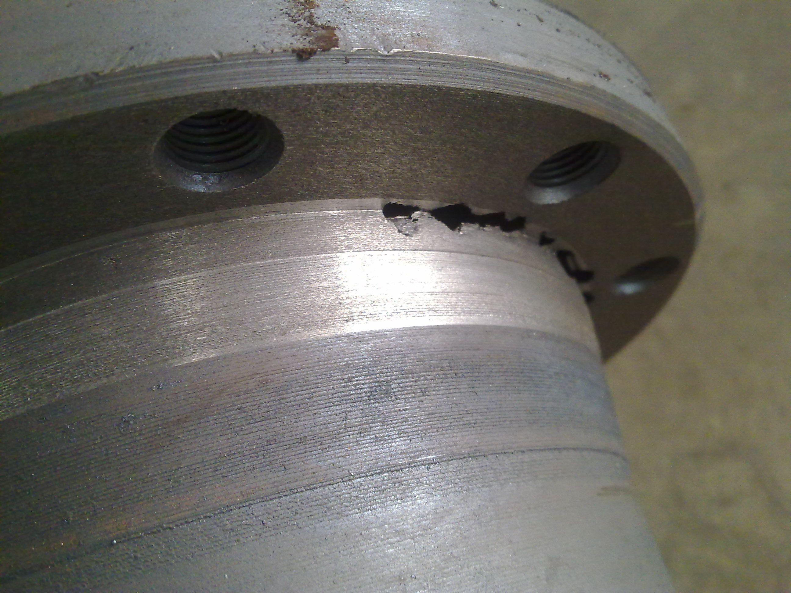 Nguyên nhân gây ra khuyết tật nứt thép đúc là gì?