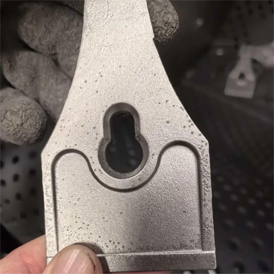 Sản xuất chi tiết inox 410 bằng silica sol, nặng 205 gam, có vết oxy hóa bề mặt: nguyên nhân và giải pháp